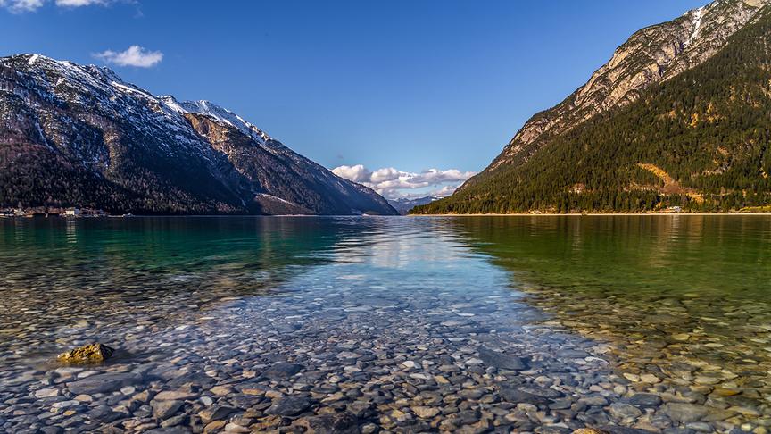 © Michael Spiehs Kaltes und klares Wasser im Achensee in Tirol. (Michael Spiehs)