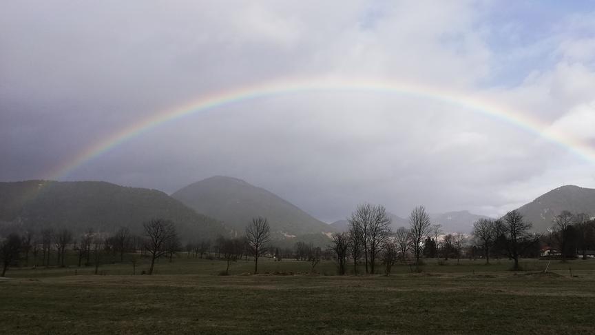 © Johann Gschaider Regenbogen über Puchberg am Schneeberg. (Johann Gschaider)