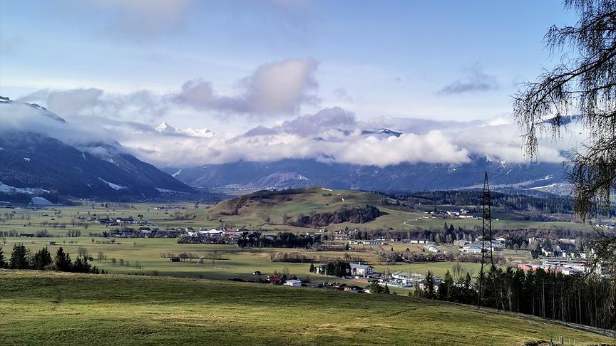 © Georg Ackerer Blick in Saalfeldener Becken - im Hintergrund schaut der Spitz vom "Kitz" hervor. (Georg Ackerer)