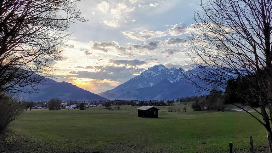 © Georg Ackerer Letzte Sonnenstrahlen vor dem Wetterumschwung (Blick nach Westen & Leoganger Steinberge). (Georg Ackerer)