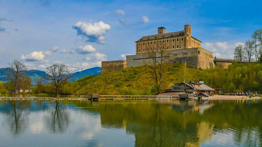 © Siegfried Schlager Spiegelung Schloss Trautenfels. (Siegfried Schlager)