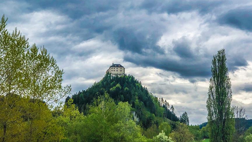 © Siegfried Schlager Wetterumschwung bei Burg Streichau. (Siegfried Schlager)