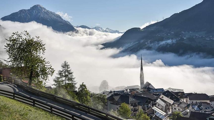 © Hans Muigg Wenns in Pitztal im Frühnebel. (Hans Muigg)