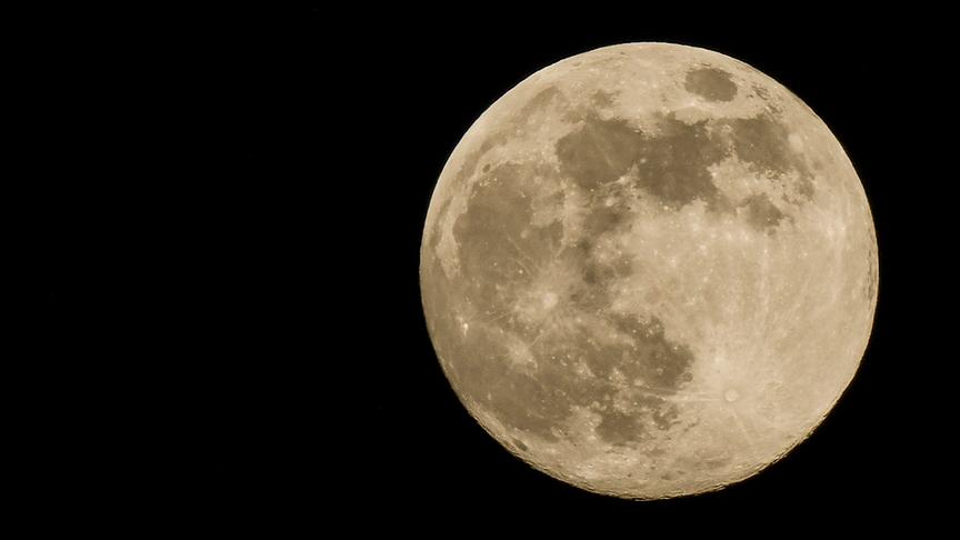 © Manfred Gasser Supervollmond von Dornbirn aus fotografiert. (Manfred Gasser)