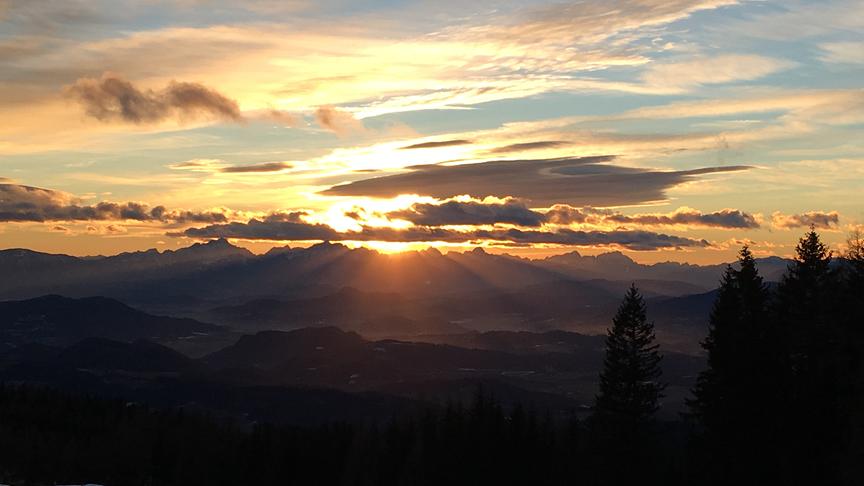 © Marc McGregor Sonnenuntergang mit herrlichem Panorama. (Marc McGregor)