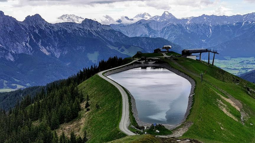 © Georg Ackerer Aufkommende Störung von Westen, dennoch grandioser Blick auf die umliegende Bergwelt - Asitzkogel/Leogang. (Georg Ackerer)