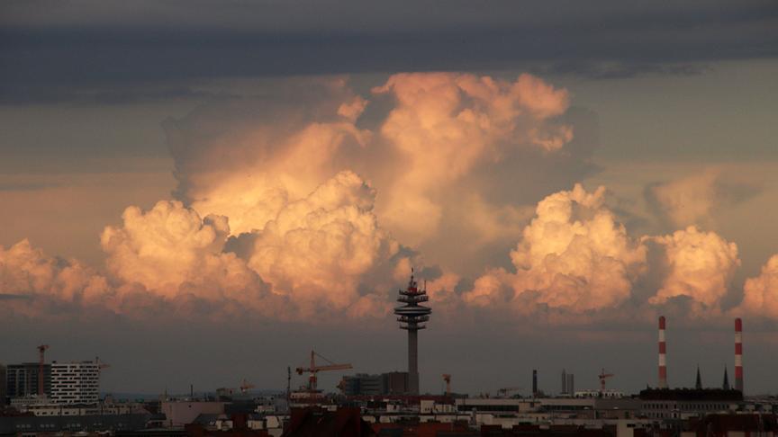 © Gottfried Bahr Gewitterstimmung über dem Arsenal-Turm in Wien. (Gottfried Bahr)