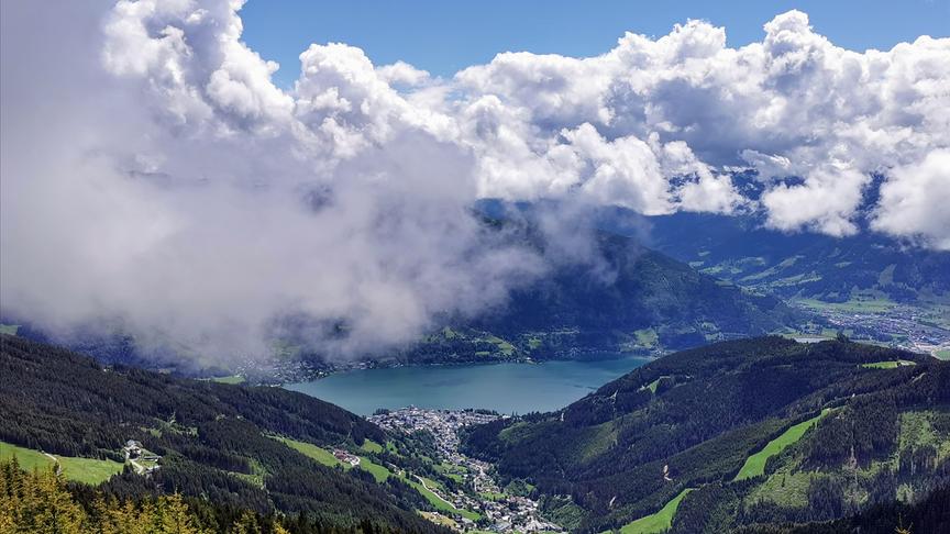 © Georg Ackerer "Blick aobi ins Toi" vom Panoramaweg auf der Schmitten in Zell am See. (Georg Ackerer)