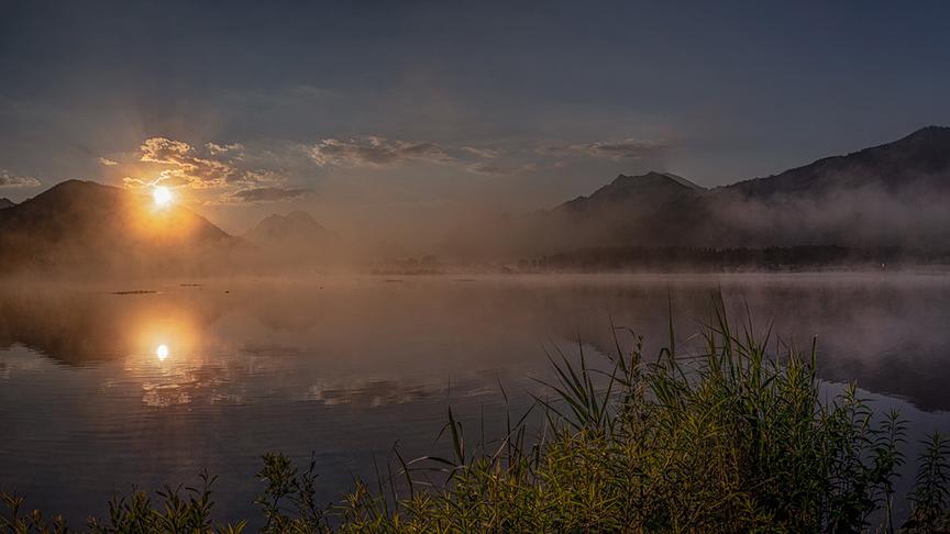 © Traude Beren Ein mystischer Sonnenaufgang heute Morgen in Aigen bei Admont. (Traude Beren)