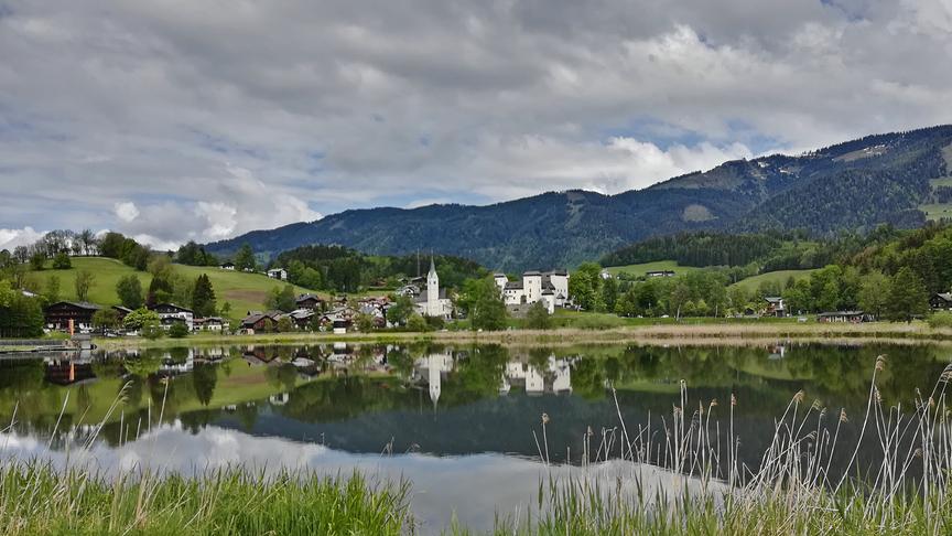 © Silvia Himberger Bei einem Kurzurlaub im Gasteinertal in Salzburg, habe ich das wunderschöne Schloss Goldegg, mit Schlossteich und dieser traumhaften Spiegelung fotografiert. (Silvia Himberger)