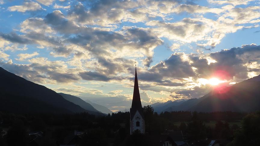 © Rudolf Kössl Ein wunderbarer Sonnenuntergang in Tröpolach am Fuße des Naßfeld. (Rudolf Kössl)