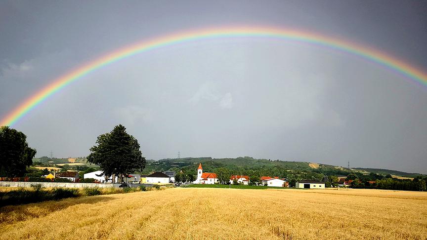 © Josef Mann Übers schöne Goggendorf ist ein Regenbogen zu sehen. (Josef Mann)