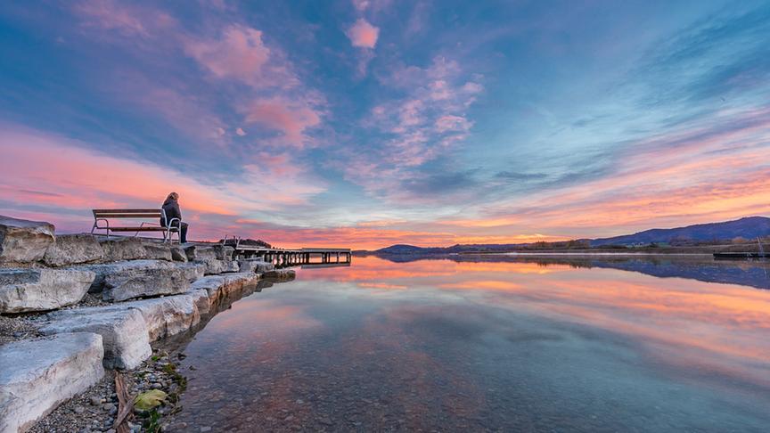 © August Lang Sonnenaufgang am Wallersee. (August Lang)