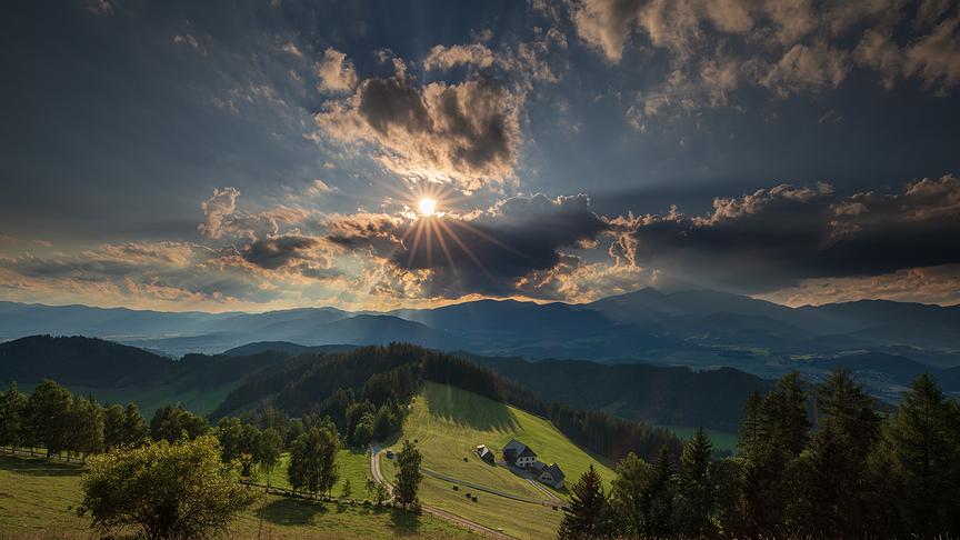 © Traude Beren Die letzten Sonnenstrahlen in Murtal vor den Gewitter. (Traude Beren)