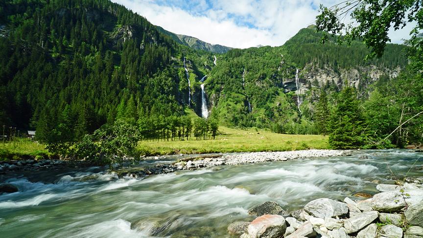 © Annelie Möser Im Seebachtal mit Blick auf viele Wasserfälle. (Annelie Möser)