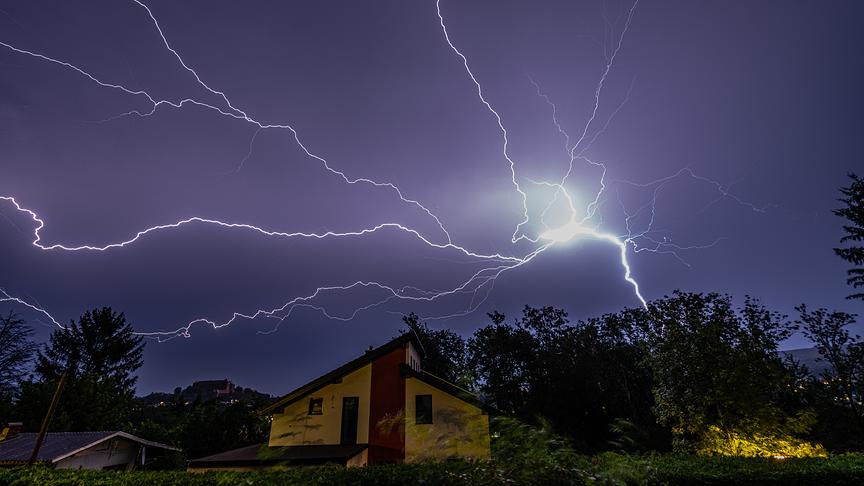 © Gerhard Österreicher Gewitter über Neulengbach / Niederösterreich. (Gerhard Österreicher)