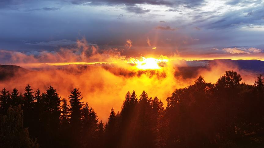© Johannes Graf Sonnenuntergang über der Saualpe vom Magdalensberg bei Lavamünd (Soboth) Richtung Klagenfurt. (Johannes Graf)