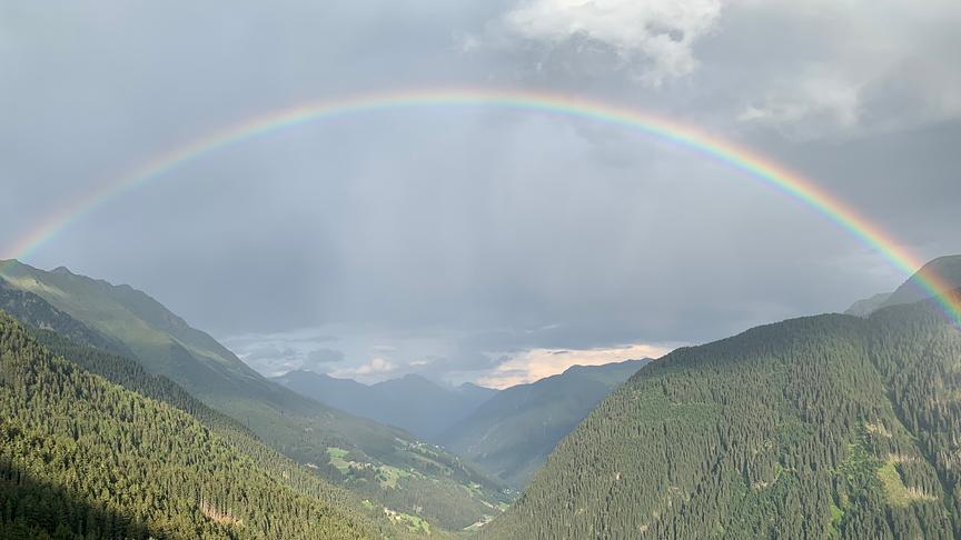 © Felix, Vinzenz und Johann Regenbogen. (Felix, Vinzenz und Johann)