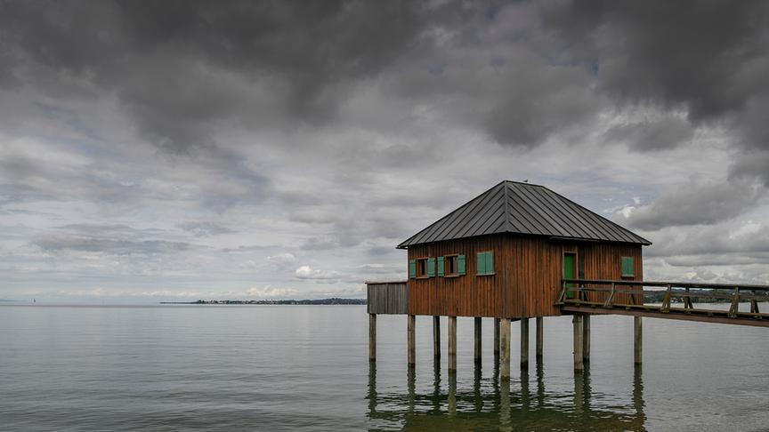 © Manfred Gasser Wolkenstimmung beim Badehaus am Bodensee/Bregenz. (Manfred Gasser)