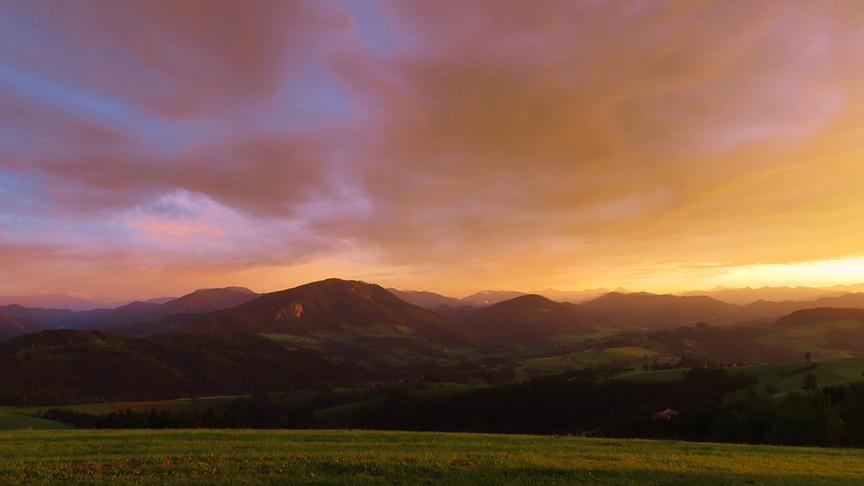 © Rudolf Kössl Abendstimmung über Ybbsitz, mit dem Prochenberg (1.123m) im Vordergrund. (Rudolf Kössl)