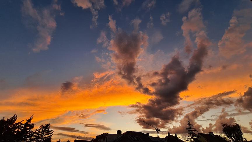 © Herbert Kossik Sonnenuntergang mit beleuchteten Wolken. (Herbert Kossik)