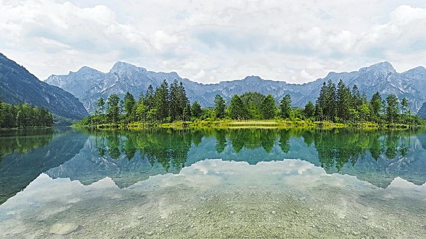 © Leopold Wunderschöne Spiegelung am Almsee in Oberösterreich. (Leopold)