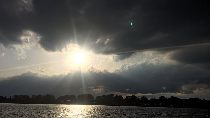 © Andrea Rest Neufeldersee vor dem drohenden Gewitter. (Andrea Rest)