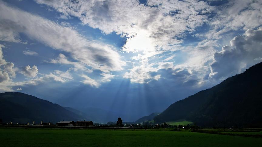 © Georg Ackerer Tolle Stimmung vor einem aufziehenden Gewitter aus dem Westen. (Georg Ackerer)