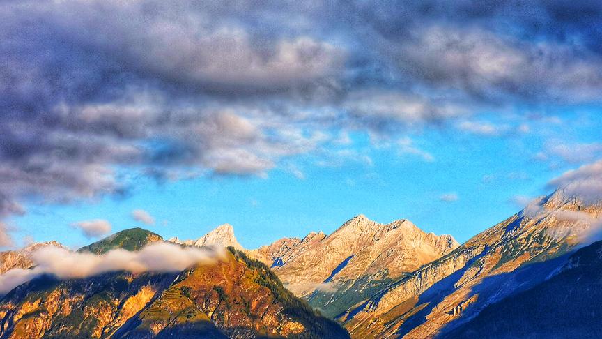 © Dagmar Plattner-Köck Letzte Gewitterwolken über dem Halltal... Im Hintergrund Großer und kleiner Lafatscher und links Roßkopf. (Dagmar Plattner-Köck)