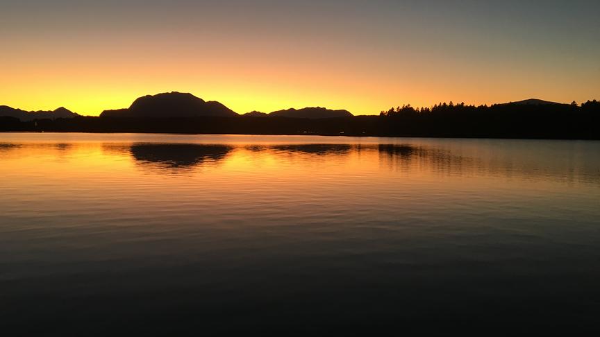 © Anna Supanz Abendstimmung am Faakersee mit dem Blick auf den Dobratsch. (Anna Supanz)