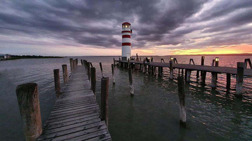 © Ferdinand Schlögelhofer Leuchtturm Podersdorf bei Sonnenuntergang. (Ferdinand Schlögelhofer)