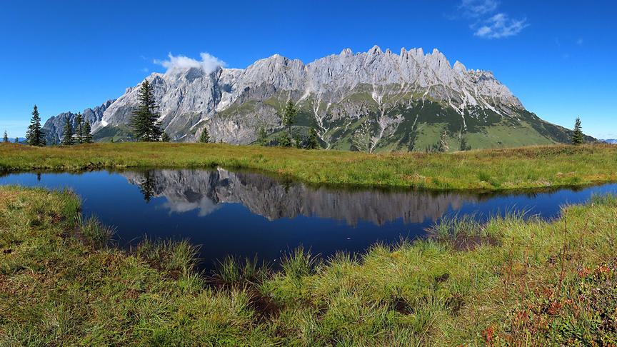 © Marianne Robl Das Hochkönigmassiv in einem kleinen Tümpel gespiegelt. (Marianne Robl)
