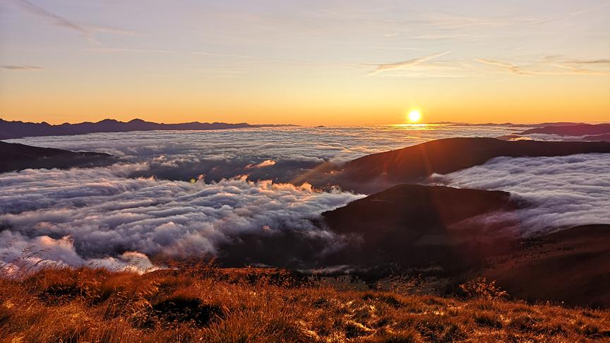 © Sabine Gattringer Sonnenaufgang über dem Lungau. (Sabine Gattringer)