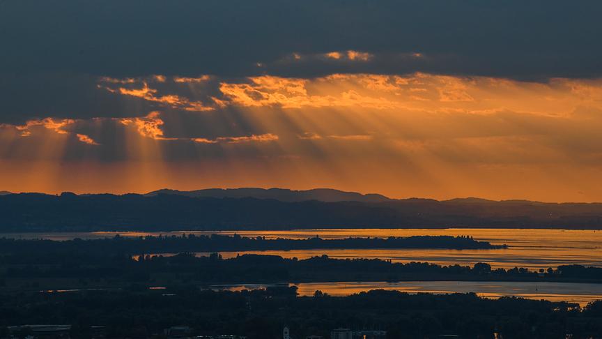 © Manfred Gasser Traumhafter Sonnenuntergang über dem Bodensee. (Manfred Gasser)