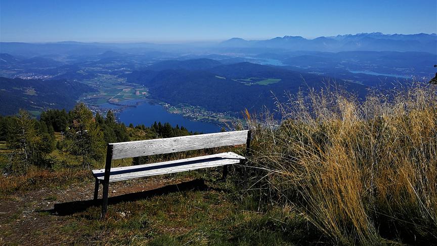 © Roswitha Groinig Schönes Rastplatzerl von der Gerlitzen zum Ossiachersee und Rundumblick ins schöne Kärnten. (Roswitha Groinig)