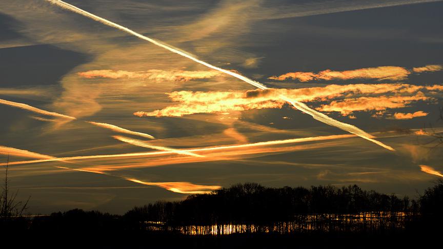 © Dietmar Pirngruber Reger Flugverkehr bei Sonnenaufgang. (Dietmar Pirngruber)