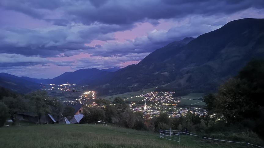 © Aurelia Weigl Blick vom Hochbergerhof auf die Stadt Rottenmann und Paltental. (Aurelia Weigl)