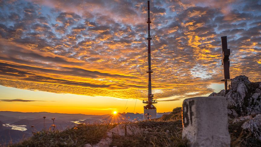 © Huber Remo Sonnenaufgang Dobratsch. (Huber Remo)