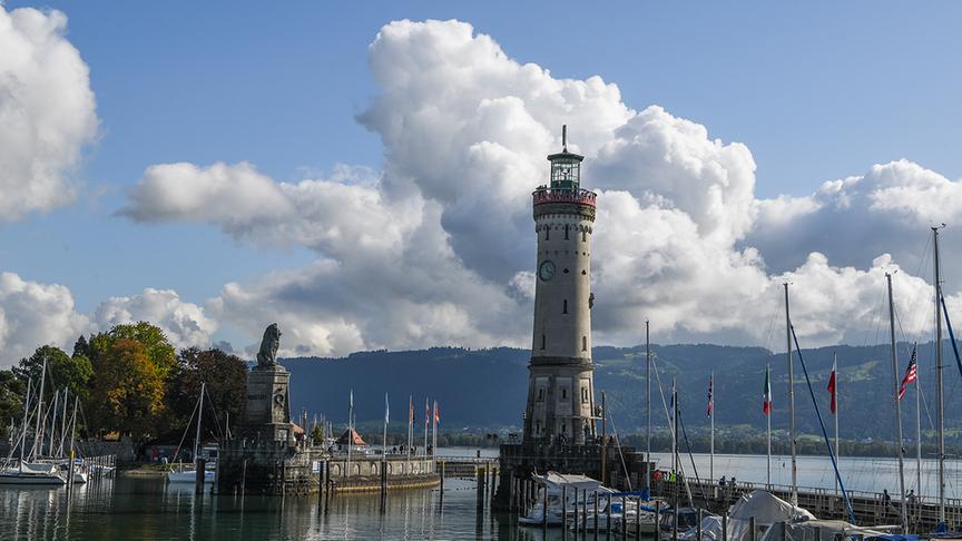 © Manfred Gasser Blick von Lindau/Deutschland über den Bodensee Richtung Pfänder/Österreich. (Manfred Gasser)