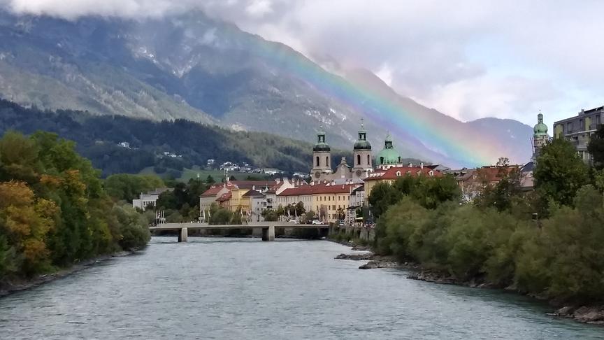 © Manuel Schwaiger Regenbogen über der Altstadt von Innsbruck. (Manuel Schwaiger)