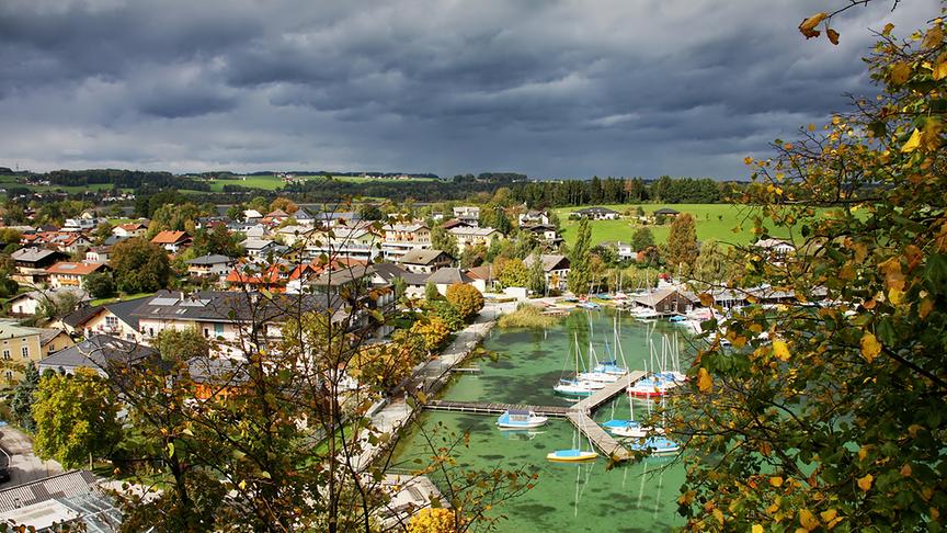 © Emma Sommeregger Heute nachmittag war ich im schönen Mattsee im Salzburger Seenland und konnte vom Schlossberg aus diesen wunderbaren Ausblick auf den idyllischen Mattsee geniessen. (Emma Sommeregger)