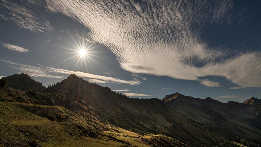 © Manfred Gasser Wolkenstimmung über den Bergen in Damüls. (Manfred Gasser)
