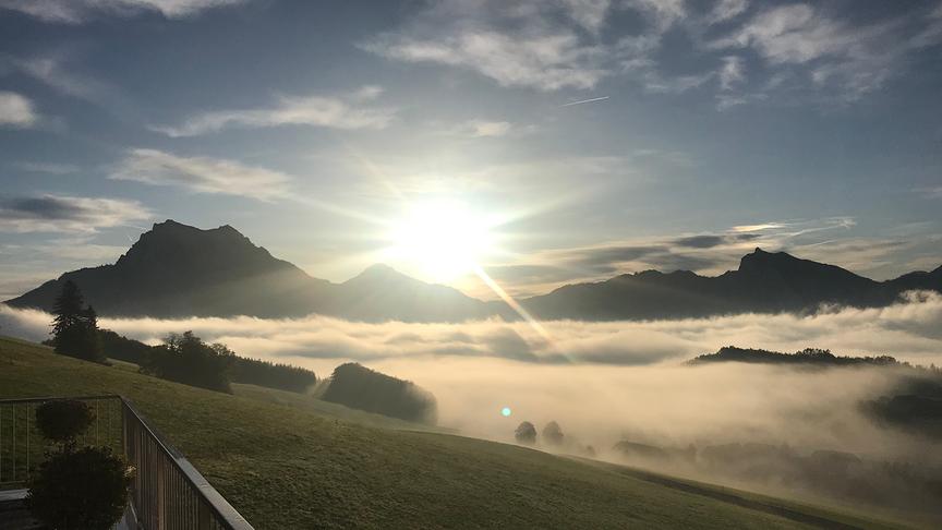 © Luca Bell Traunsee im Nebel, Traunstein & Schlafende Griechin. (Luca Bell)