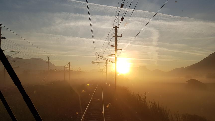 © Norbert Schnell Sonnenaufgang als Lokführer. (Norbert Schnell)