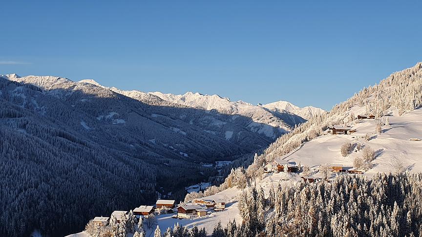 © Josef Salcher Verschneites Lesachtal, Blick von Guggenberg Maria Luggau Gemeinde Lesachtal in Kärnten nach Eggen Gemeinde Untertilliach Osttirol. (Josef Salcher)
