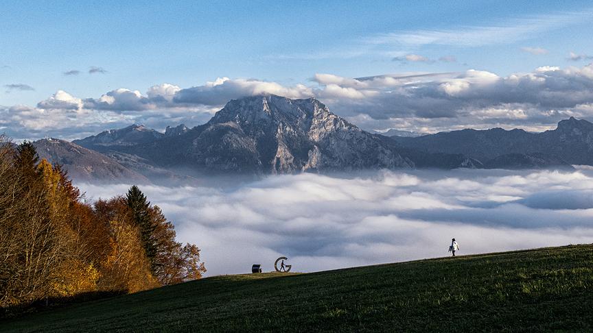 © Fuchshuber Friedrich Blick vom Gmundnerberg über das Nebelmeer unter dem der Traunsee liegt, zum Traunstein. (Fuchshuber Friedrich)