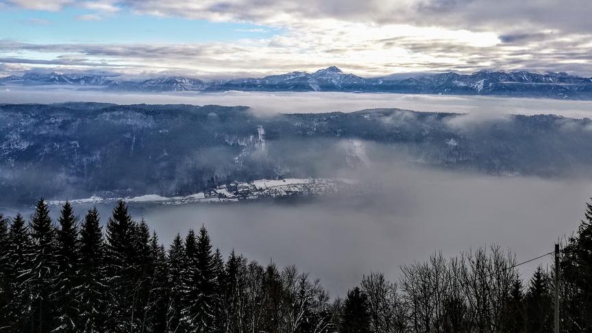 © Elisabeth Schmidl Mittagskogel, Ossiachersee, Nebel, Dunst, Wolken, Lichtspiel in Wolken und Aussicht vom Deutschberg/Gerlitzen. (Elisabeth Schmidl)