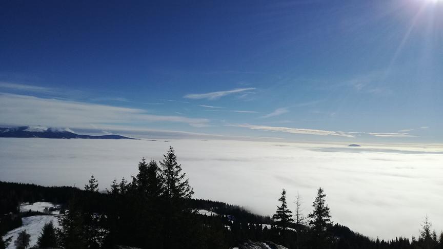 © Zwantschko Ulrike Ausblick von der Saualpe über das im Nebel versunkene untere Lavanttal. (Zwantschko Ulrike)