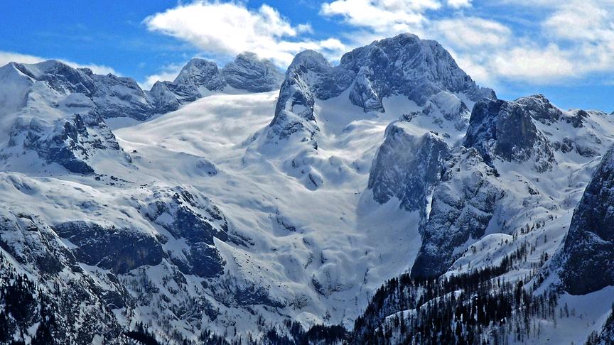 © Dietmar Pirngruber Dachstein mit Gosaugletscher, und Adamek Hütte am linken Rand vom Gletscherfeld. (Dietmar Pirngruber)