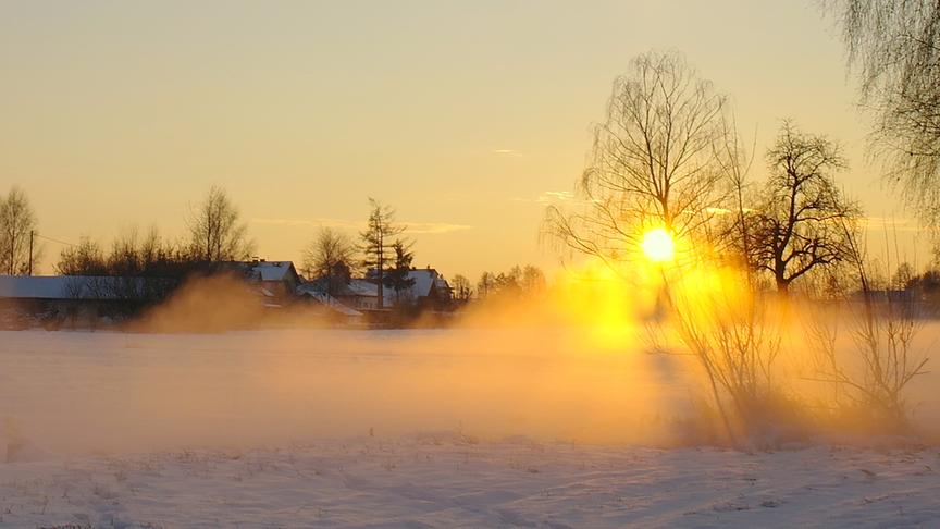 © Reinhard Weigel Der Abendnebel und die untergehende Sonne ergeben in Braunau am Inn diesen zauberhaften Effekt. (Reinhard Weigel)